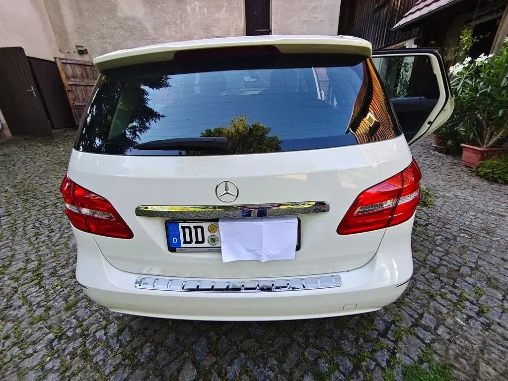 Gebraucht Mercedes B180 122 PS (89 kW) 2013 Weiß Kleinwagen