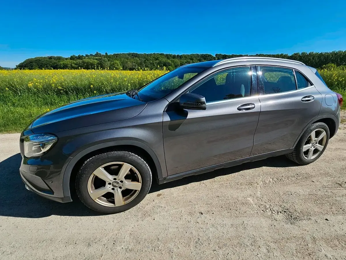 Gebraucht Mercedes GLA180 122 PS (89 kW) 2016 Grau SUV