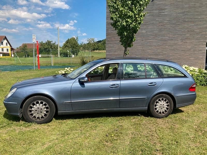 Blau Gebraucht 2004 Mercedes E220 Elegance Kombi | 3.000 € (Guter Preis) - Bild 1/4