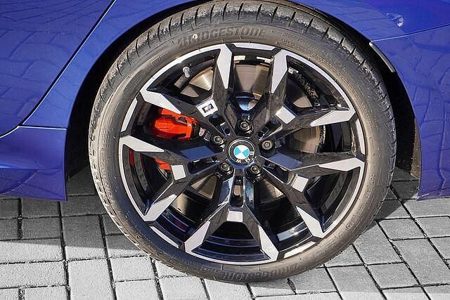 Gebraucht BMW 330 M Sport 245 PS (180 kW) 2024 M portimao blau Kombi