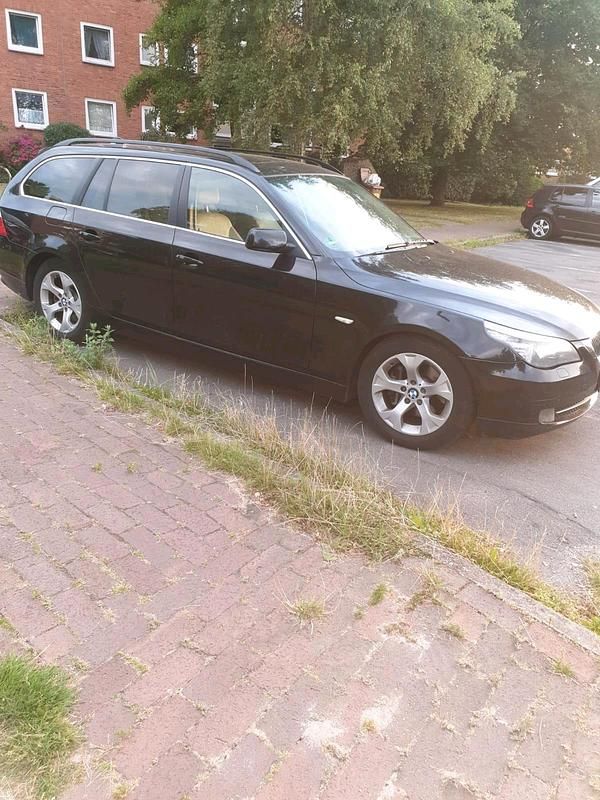 Gebraucht BMW 525 197 PS (144 kW) 2007 Schwarz Kombi