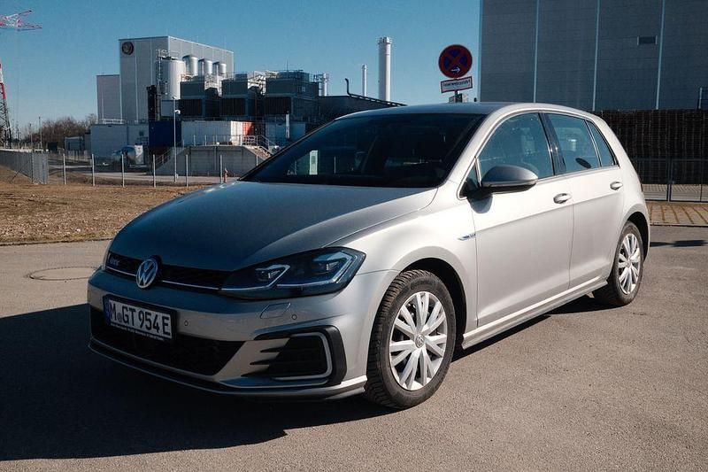 Gebraucht VW Golf VII GTE 150 PS (110 kW) 2019 Silber Limousine