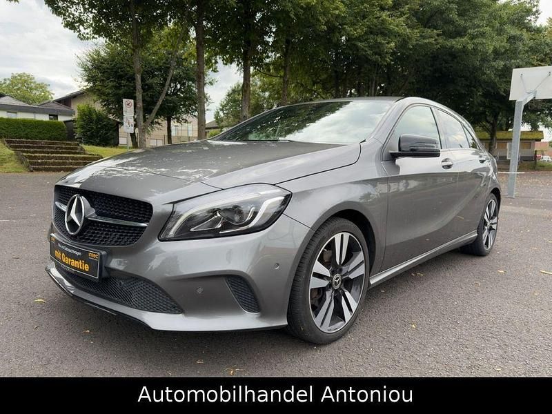 Grau Gebraucht 2017 Mercedes A220 Night Limousine | 19.690 € (Etwas zu teuer) - Bild 1/4