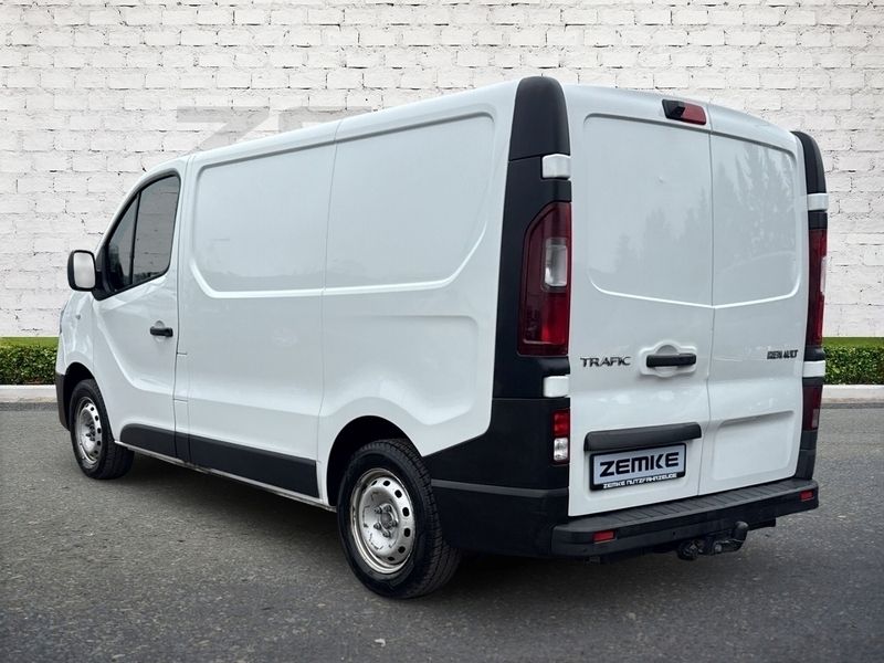 Gebraucht Renault Trafic Komfort 95 PS (69 kW) 2018 Weiss Van / Kleinbus