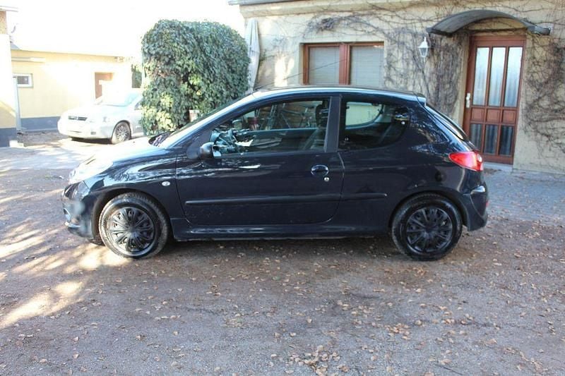 Gebraucht Peugeot 206+ 60 PS (44 kW) 2009 Schwarz Kleinwagen