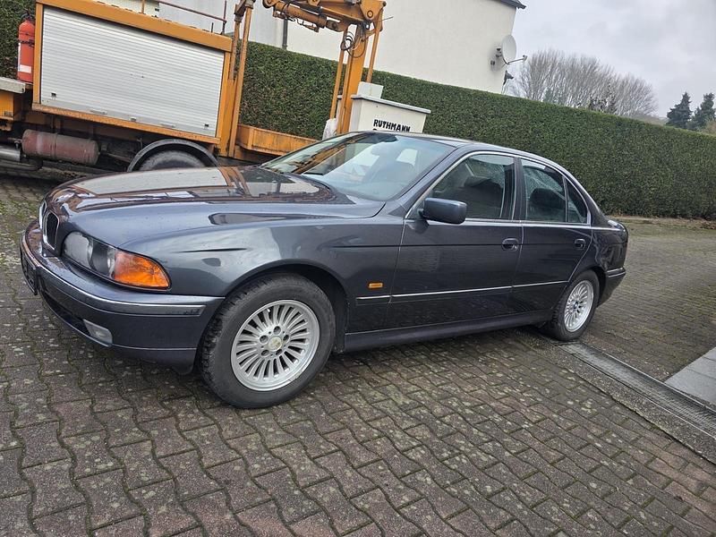Gebraucht BMW 528 193 PS (141 kW) 1997 Grau Limousine