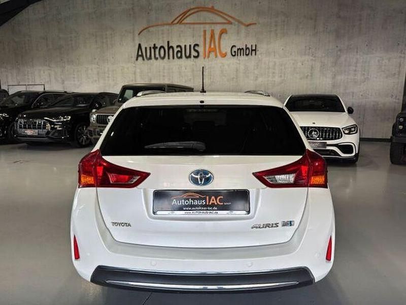 Gebraucht Toyota Auris Hybrid 99 PS (72 kW) 2016 White pearl cs Kombi