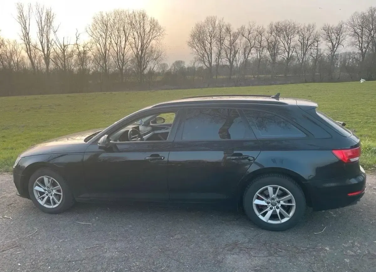 Gebraucht Audi A4 150 PS (110 kW) 2016 Schwarz Kombi
