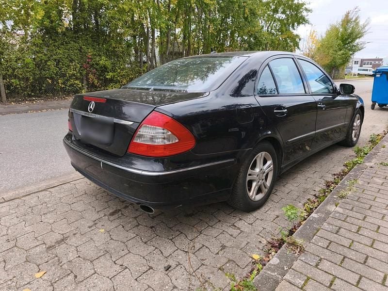 Gebraucht Mercedes E280 190 PS (139 kW) 2008 Schwarz Limousine