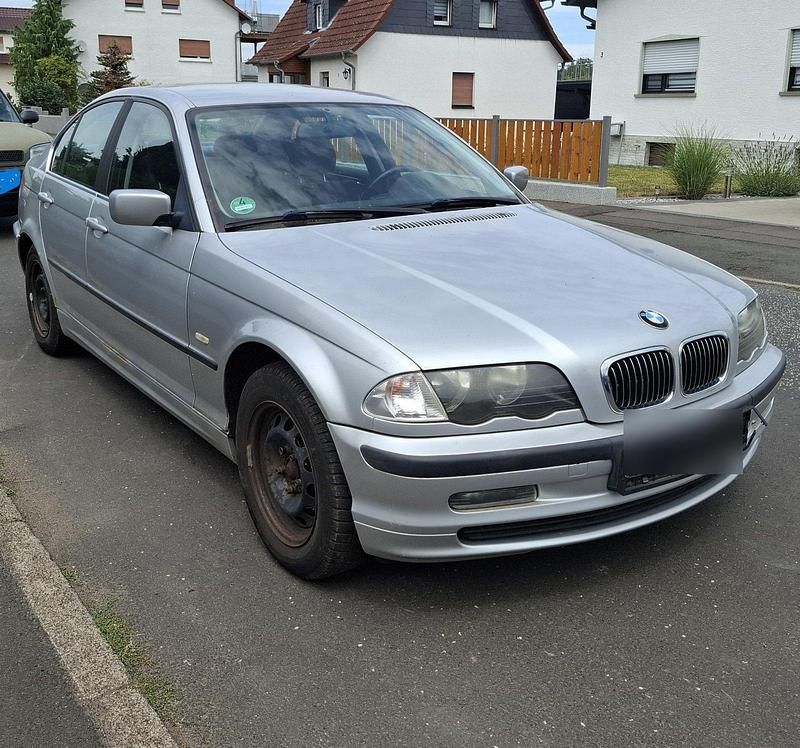 Silber Gebraucht 1999 BMW 320 Limousine | 1.000 € (Superpreis) - Bild 1/4