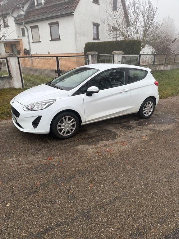 Gebraucht Ford Fiesta Cool & Connect 71 PS (52 kW) 2018 Weiß Kleinwagen