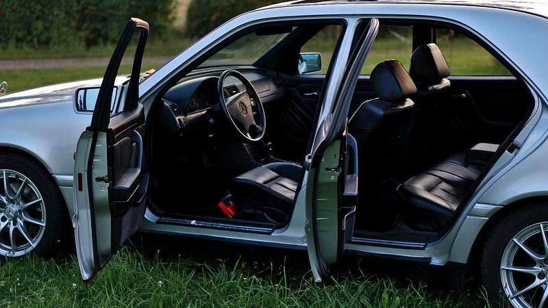 Gebraucht Mercedes C280 193 PS (141 kW) 1993 Silber Limousine