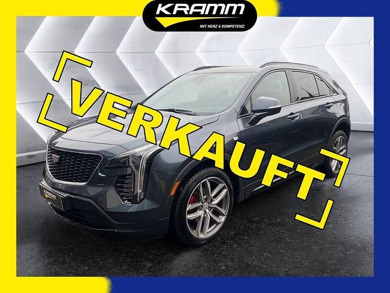 Grau Gebraucht 2021 Cadillac XT4 SUV | 33.890 € (Etwas zu teuer) - Bild 1/4