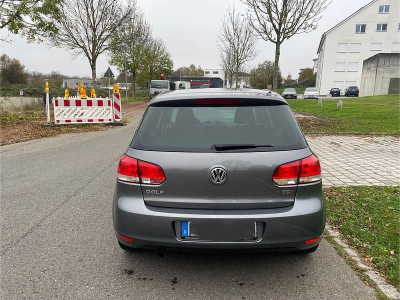 Gebraucht VW Golf VII Style 105 PS (77 kW) 2012 Grau Limousine