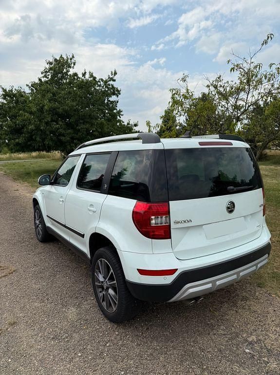 Gebraucht Skoda Yeti Tour 110 PS (80 kW) 2015 Weiß SUV
