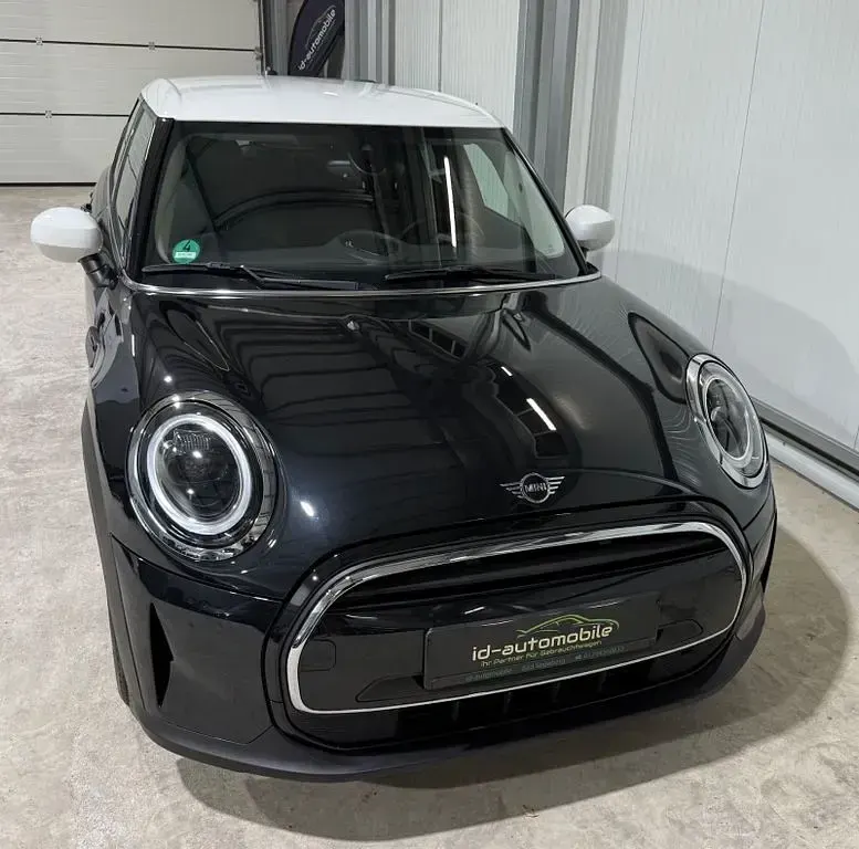 Używany Mini Cooper Classic 136 KM (100 kW) 2023 Czarny Hatchback