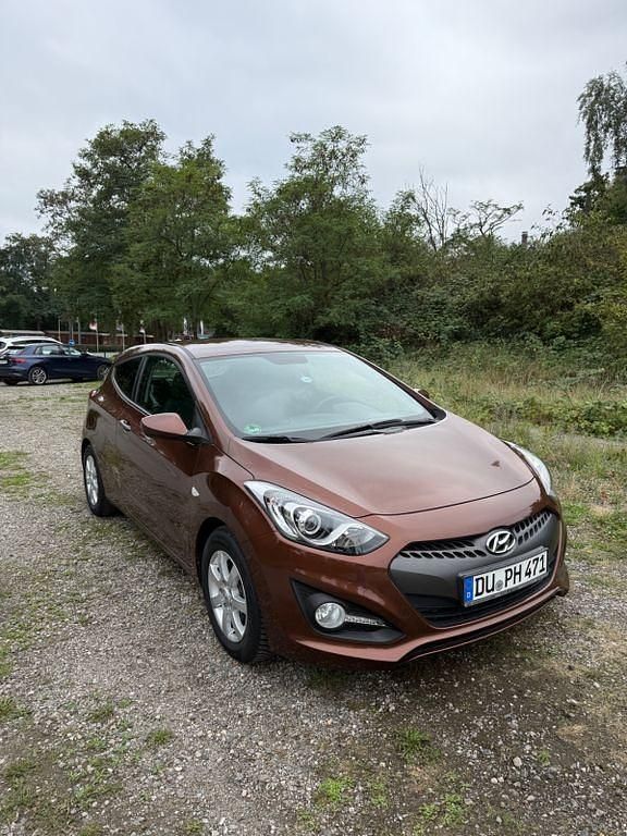 Braun Gebraucht 2013 Hyundai i30 Classic Kleinwagen | 5.500 € (Guter Preis) - Bild 1/4
