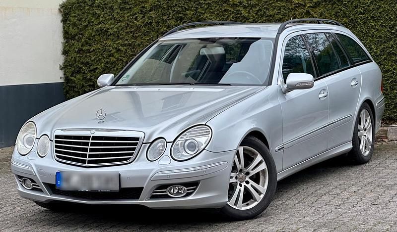 Silber Gebraucht 2009 Mercedes E220 Avantgarde Kombi | 6.890 € (Superpreis) - Bild 1/4