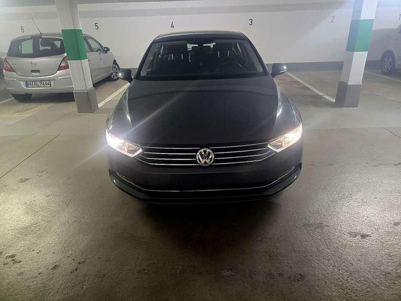 Gebraucht 2017 VW Passat Trendline Limousine | 11.800 € (Etwas zu teuer) - Bild 1/4