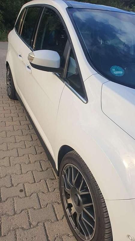 Weiß Gebraucht 2016 Ford Grand C-Max Titanium Van / Kleinbus | 10.300 € (Fairer Preis) - Bild 1/4