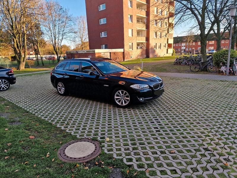 Gebraucht BMW 520 184 PS (135 kW) 2013 Schwarz Kombi