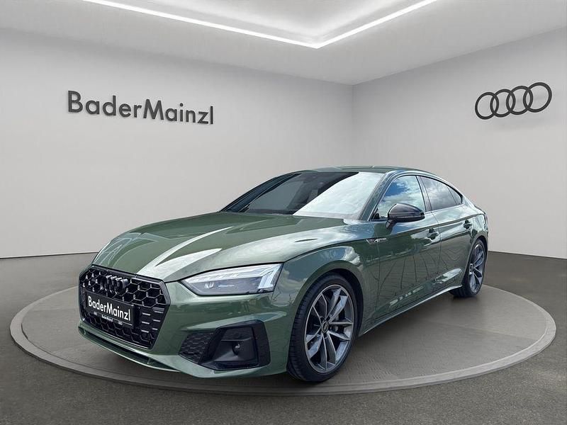 Distriktgrün metallic Gebraucht 2022 Audi A5 Sportback S-Line Limousine | 45.930 € (Teuer) - Bild 1/4