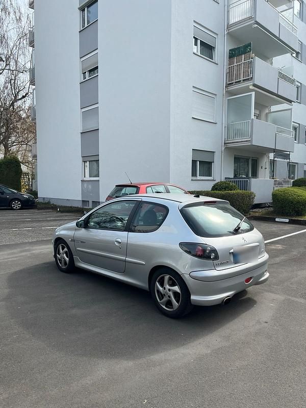 Gebraucht Peugeot 206 88 PS (64 kW) 2004 Silber Kleinwagen