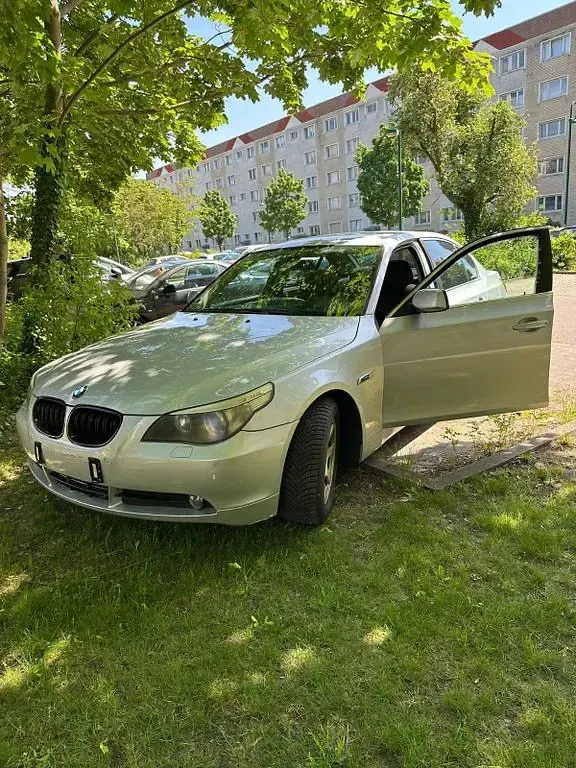 Gebraucht BMW 520 170 PS (125 kW) 2004 Silber Limousine