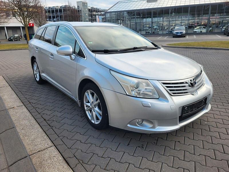 Gebraucht Toyota Avensis Edition 147 PS (108 kW) 2011 Silber Kombi