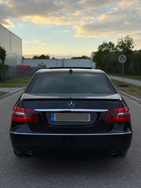 Gebraucht Mercedes E350 Elegance 265 PS (194 kW) 2012 Schwarz Limousine