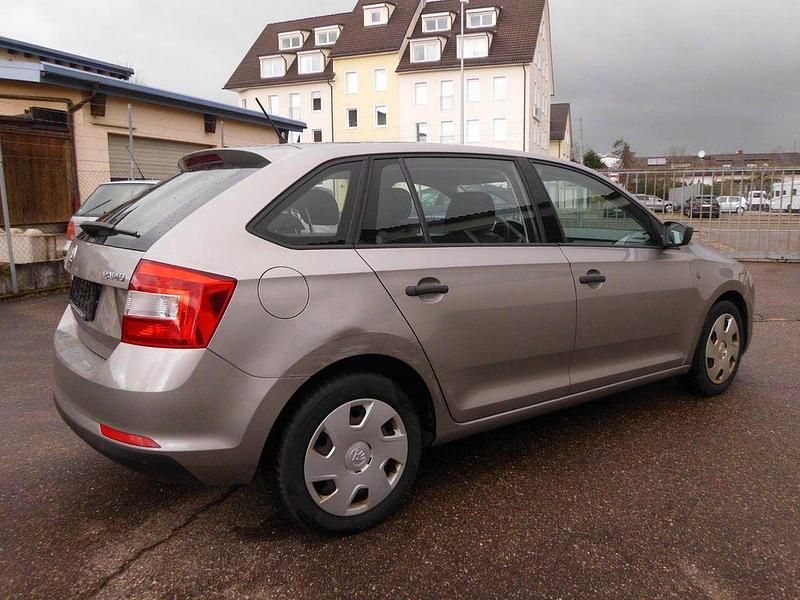 Gebraucht Skoda Rapid Active 90 PS (66 kW) 2014 Beige Kleinwagen