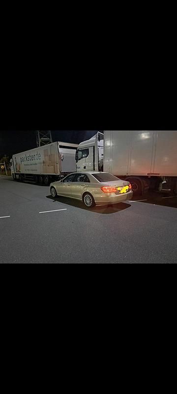 Gold Gebraucht 2009 Mercedes E250 Limousine | 6.500 € (Superpreis) - Bild 1/4