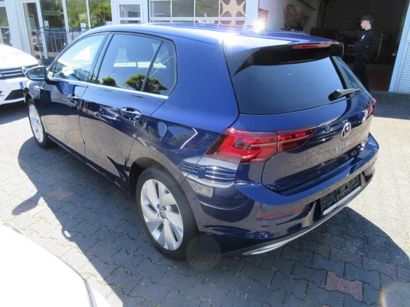 Gebraucht VW Golf VII Style 150 PS (110 kW) 2021 Blau Kleinwagen