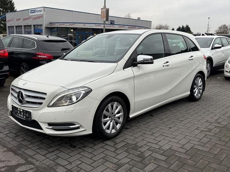 Weiß Gebraucht 2014 Mercedes B180 Van / Kleinbus | 7.900 € (Superpreis) - Bild 1/4