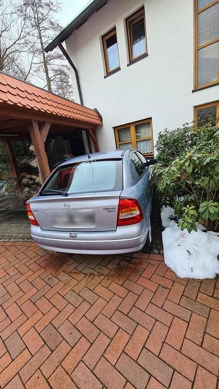 Gebraucht Opel Astra 90 PS (66 kW) 2000 Silber Limousine