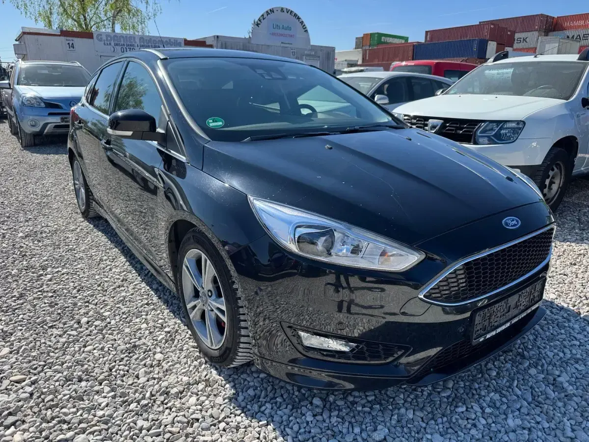 Gebraucht Ford Focus Titanium 125 PS (91 kW) 2015 Schwarz Limousine