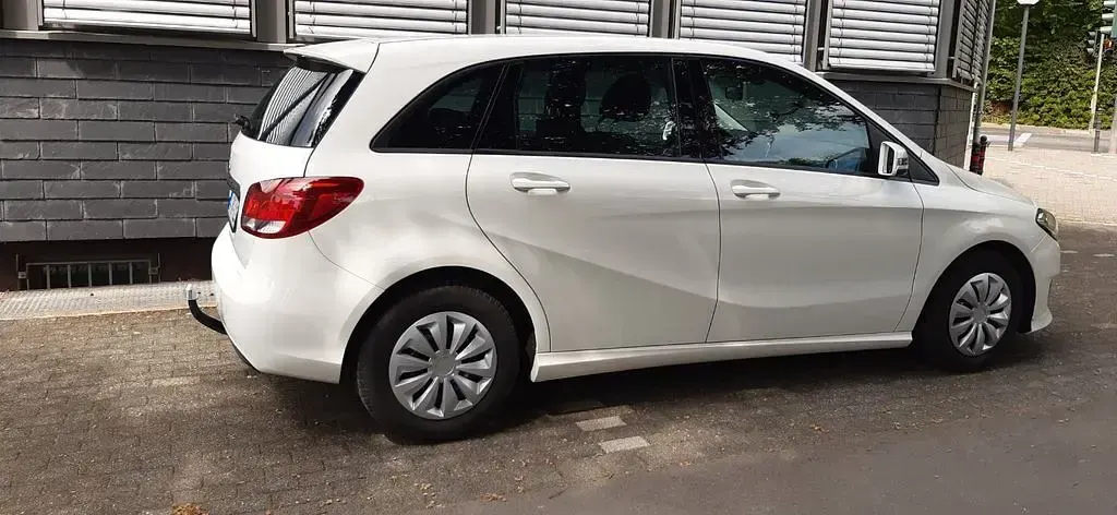 Gebraucht Mercedes B180 122 PS (89 kW) 2016 Weiß Van / Kleinbus
