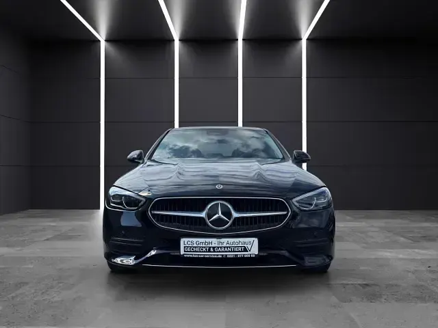 Gebraucht Mercedes C180 Premium 193 PS (141 kW) 2023 Schwarz Limousine