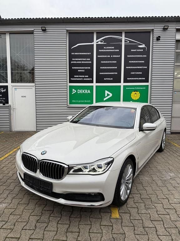 Weiß Gebraucht 2017 BMW 740 Limousine | 26.900 € (Superpreis) - Bild 1/4