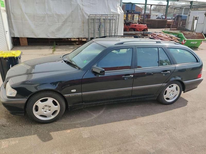 Gebraucht Mercedes 180 102 PS (75 kW) 2000 Schwarz Limousine