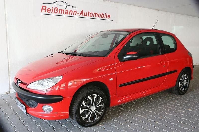 Rot Gebraucht 2006 Peugeot 206 Filou Kleinwagen | 2.990 € (Etwas zu teuer) - Bild 1/4
