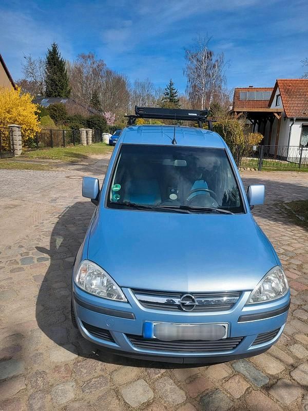 Second-hand Opel Combo 87 CP (63 kW) 2004 Albastru Monovolum