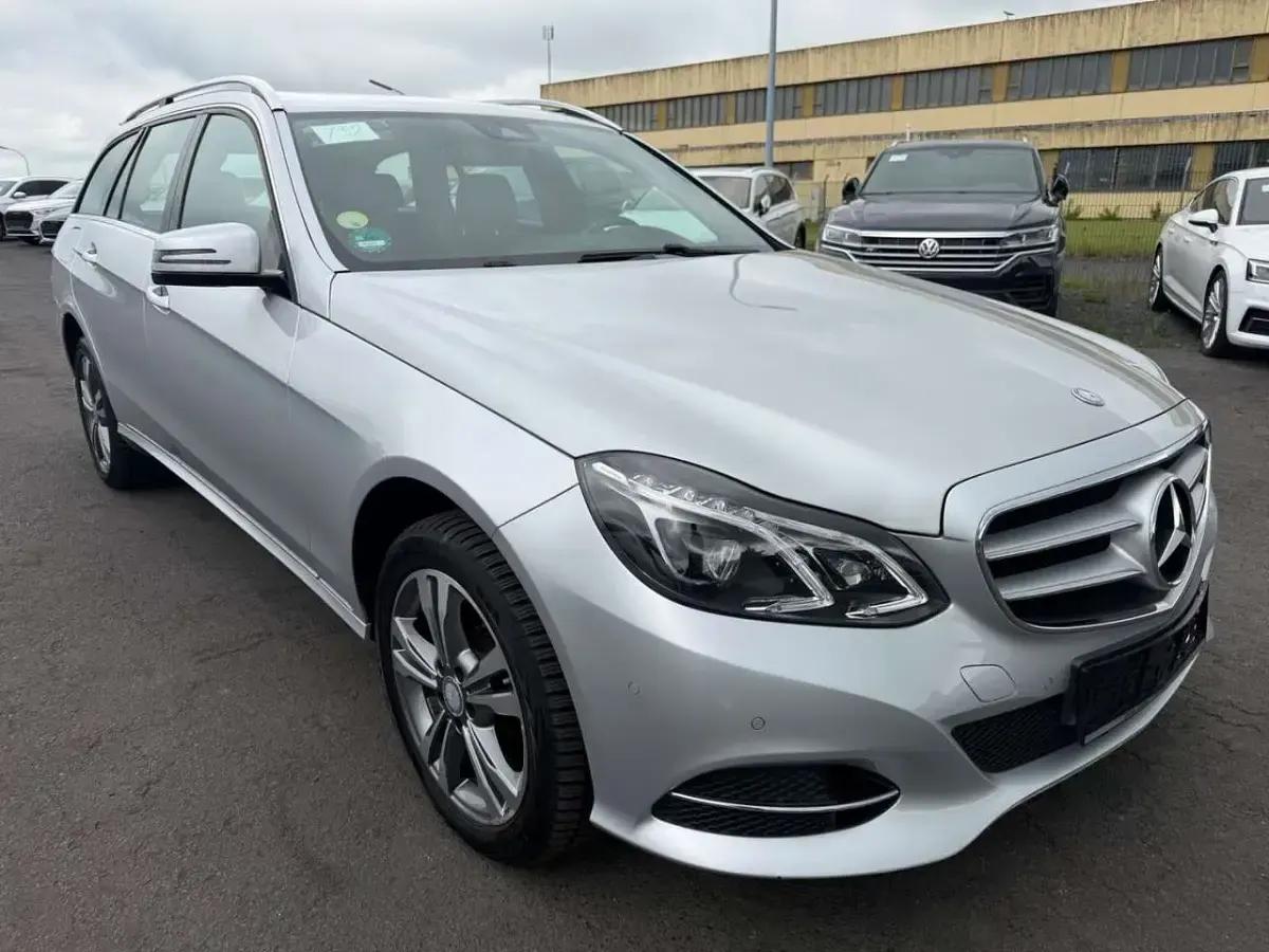 Gebraucht Mercedes E250 204 PS (150 kW) 2017 Iridiumsilber Kombi