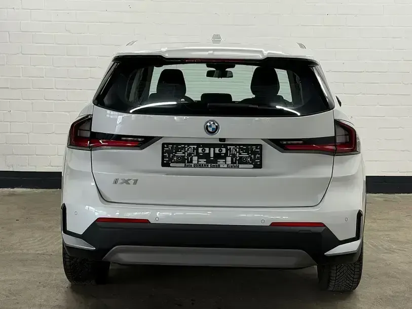 Używany BMW iX1 230 kW (313 KM) 2023 Biały SUV
