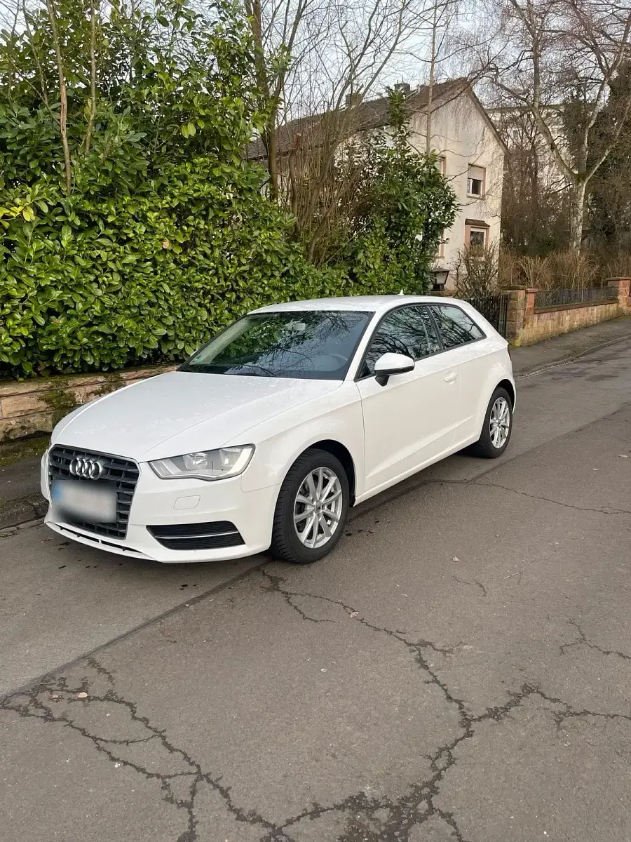 Gebraucht Audi A3 Attraction 110 PS (80 kW) 2016 Weiß Kleinwagen