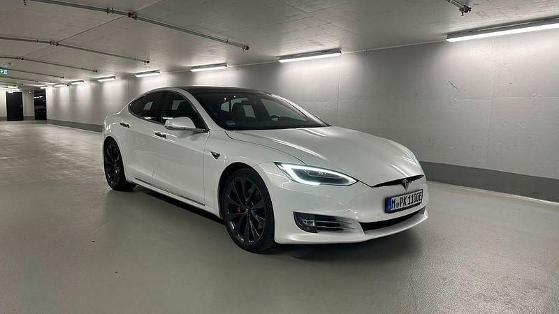 Weiß Gebraucht 2018 Tesla Model S Performance Kleinwagen | 35.000 € (Fairer Preis) - Bild 1/4