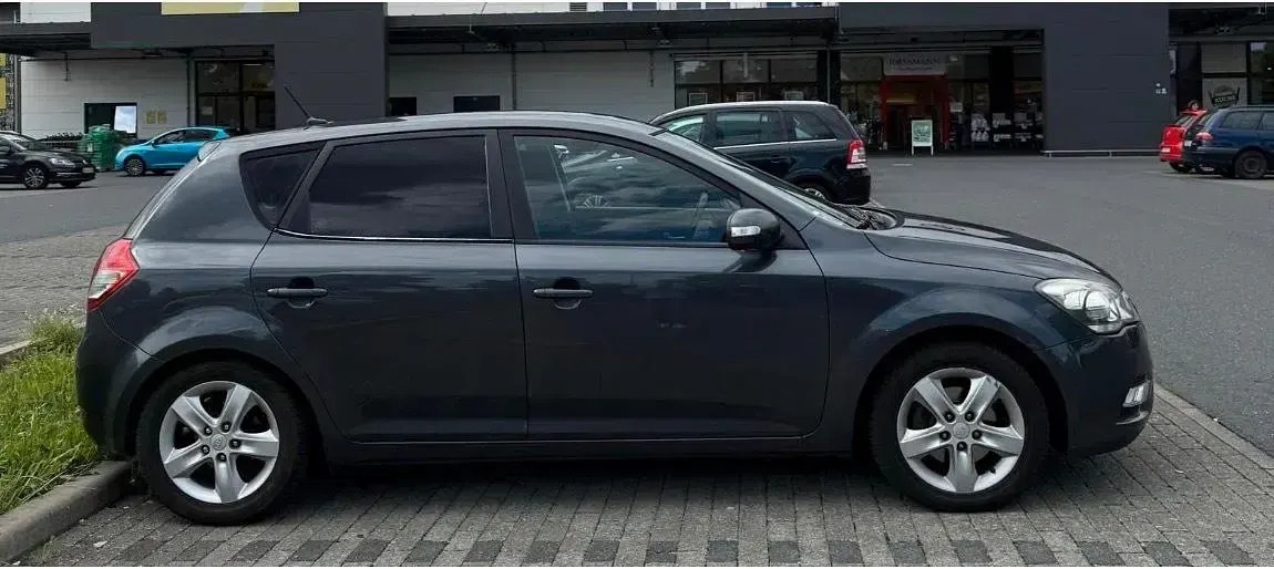 Gebraucht Kia Ceed 90 PS (66 kW) 2010 Grau Kleinwagen