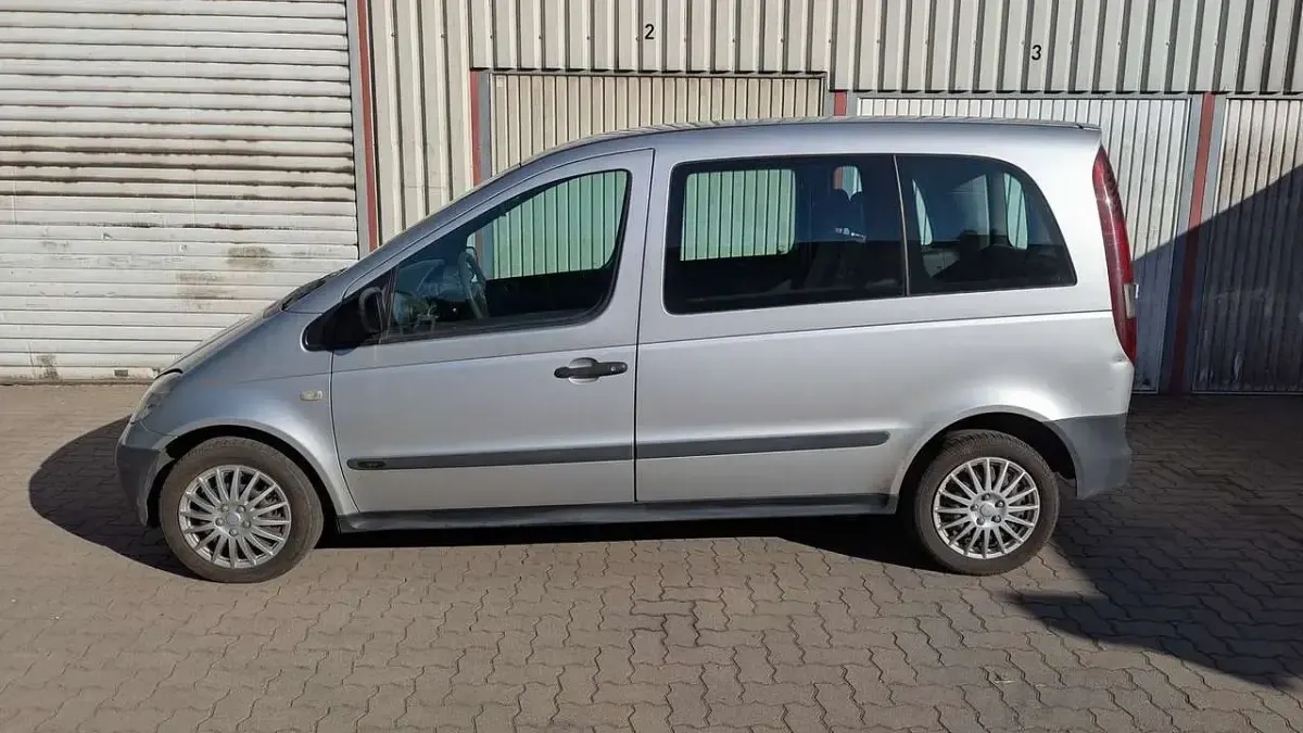 Gebraucht Mercedes Vaneo 91 PS (66 kW) 2004 Silber Van / Kleinbus