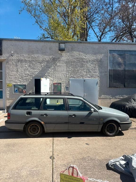 Second-hand VW Passat 101 CP (74 kW) 1996 Gri Berlinǎ