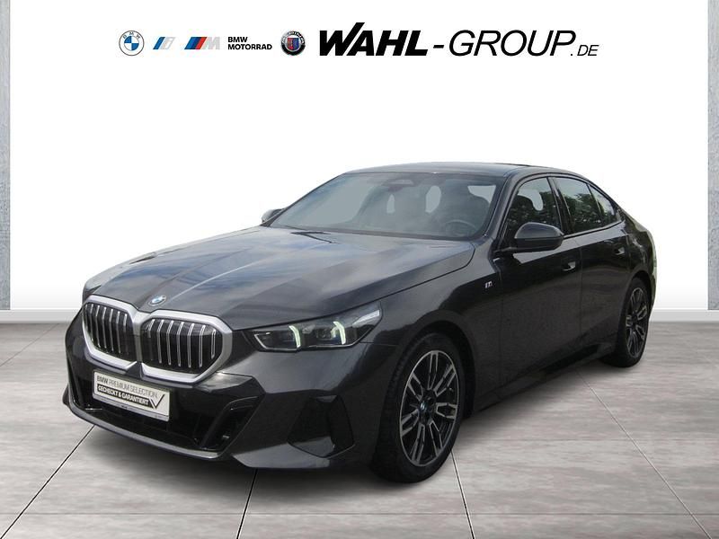 Grau Gebraucht 2024 BMW 520 M Sport Limousine | 52.690 € (Superpreis) - Bild 1/4